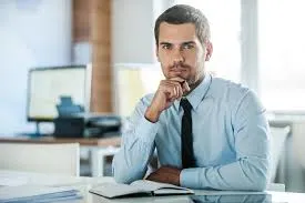 Social media manager scheduling brand posts